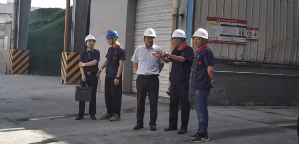 集團公司黨委委員、股份公司黨委書記、總經(jīng)理蔣培進到建材公司調(diào)研